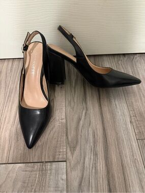 Berne’s Black Pointed Slingback Block Heel Pumps - Women's